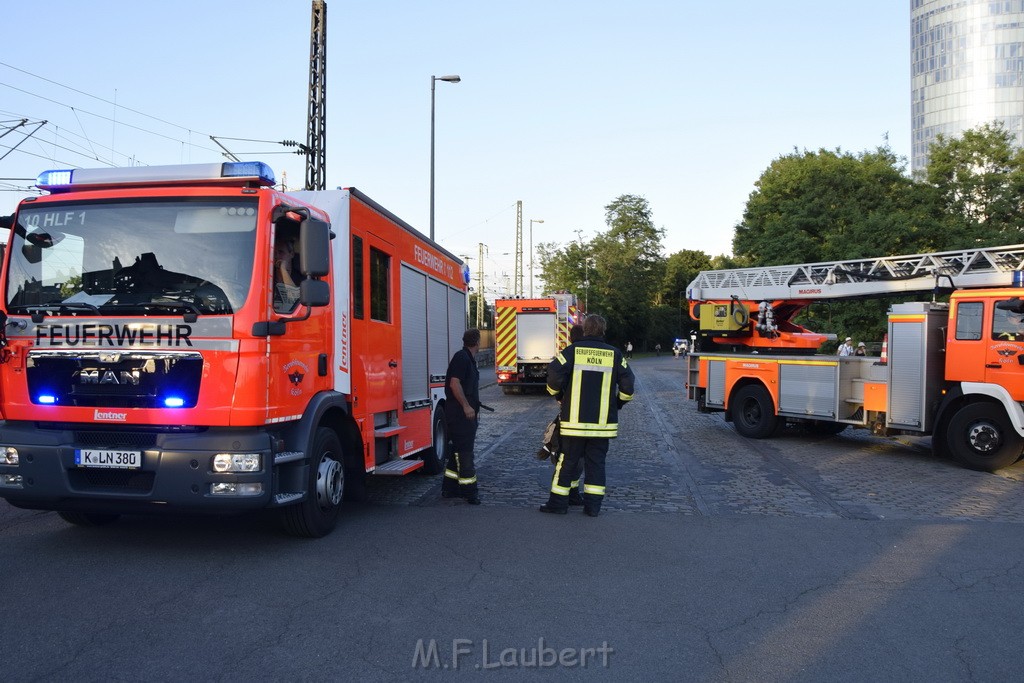 Zug 1 Koeln Deutz Hohenzollernbruecke Rich Rechtsrheinisch P04.JPG - Miklos Laubert